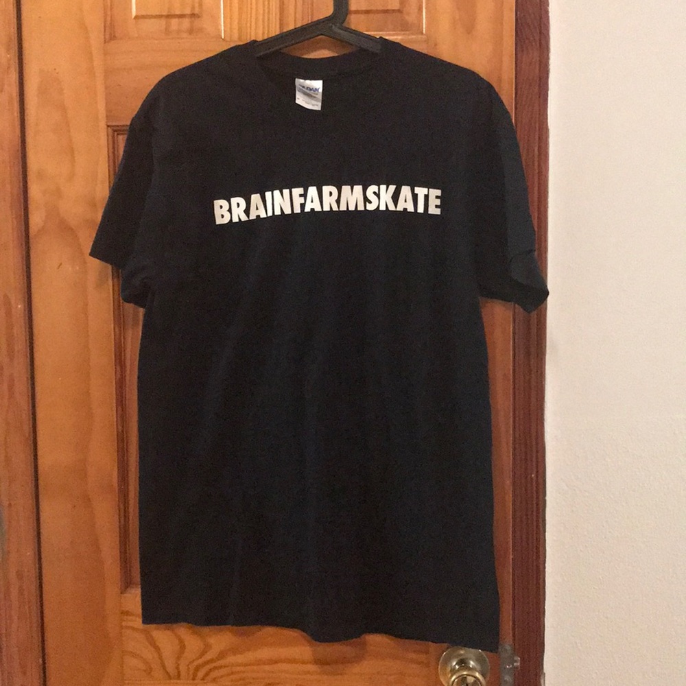Brainfarm Skate black tee